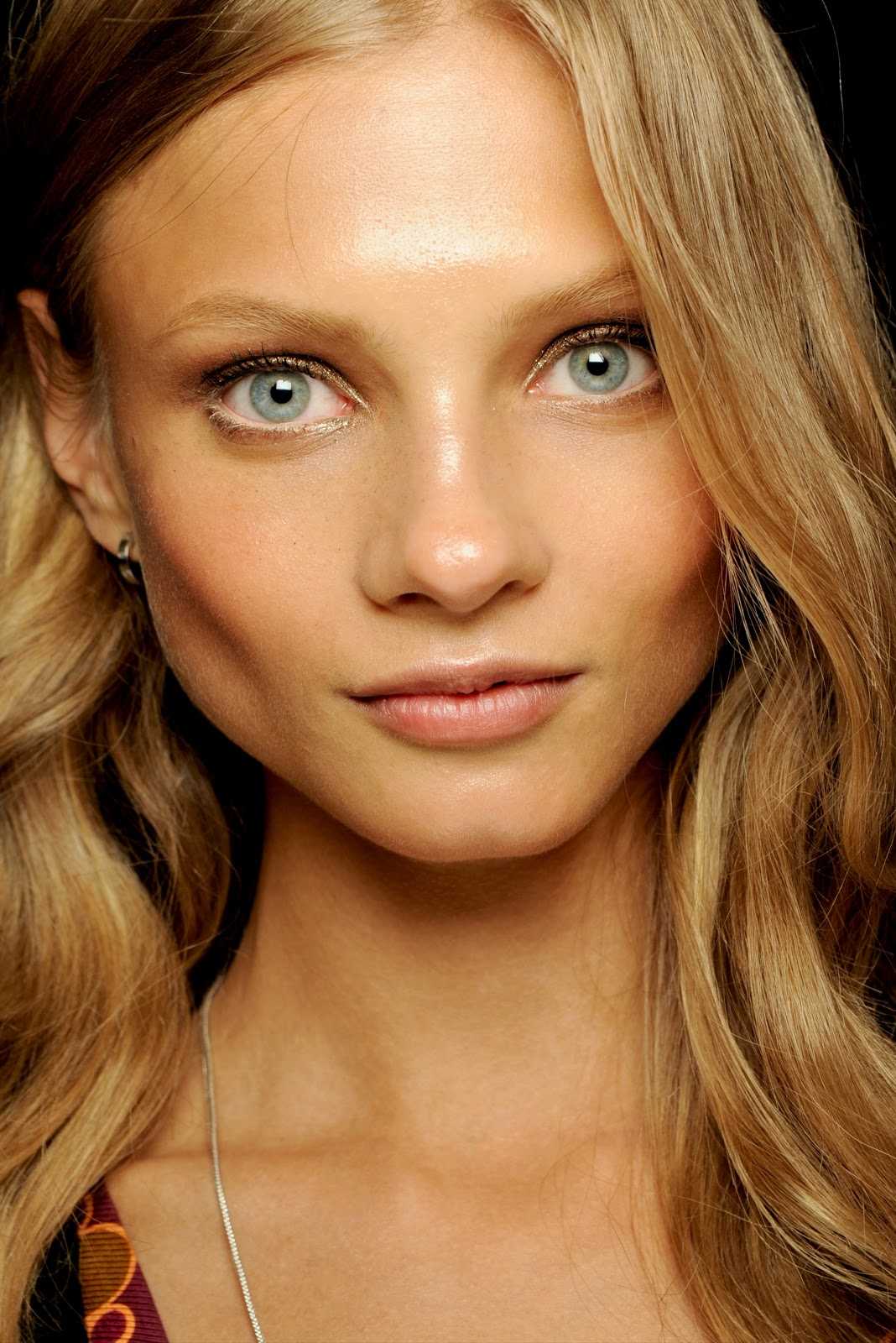 High cheekbones Anna top model